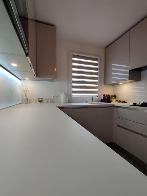 Апартаменты App 5 Pers, Parking, 3Mn Rer A, 40 Mn Du Centre De Paris, Cergy Le Haut Экстерьер фото